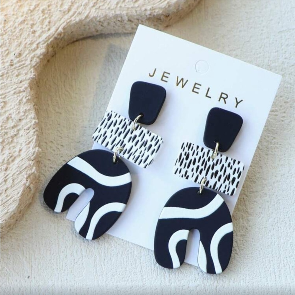 ✨NEW Tribal Black and White Geometric Earrings - Picture 2 of 4
